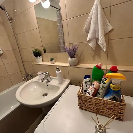 Danube Dwelling Akacfa 26 - Private Indoor Garage